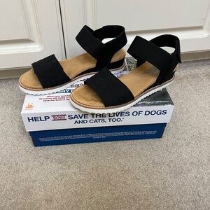 Women’s black sandals